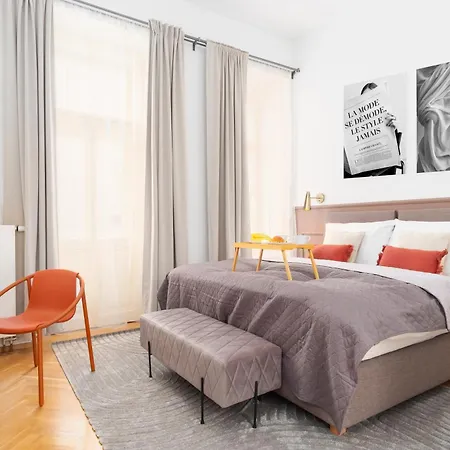 Stru House By Days - Luxurious Next To National Theatre