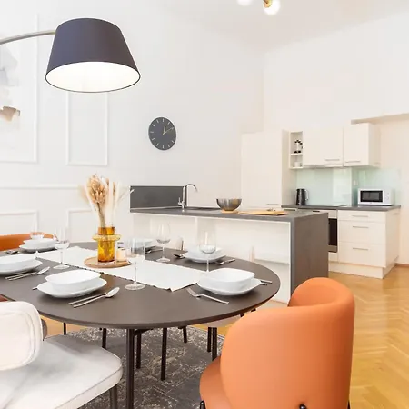 Stru House By Days - Luxurious Next To National Theatre *