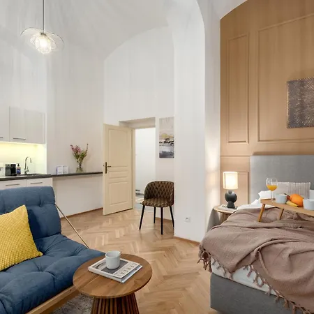 Stru House By Days - Luxurious Next To National Theatre Prague