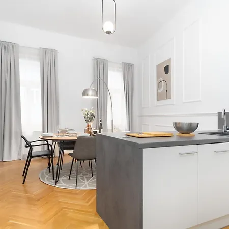 Stru House By Days - Luxurious Next To National Theatre Apartment