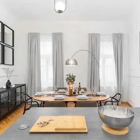 Apartment Stru House By Days - Luxurious Next To National Theatre *