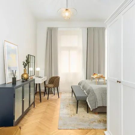 Stru House By Days - Luxurious Next To National Theatre Apartment