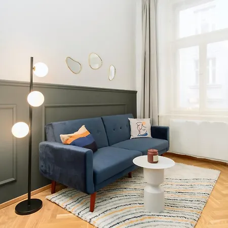 Stru House By Days - Luxurious Next To National Theatre Apartment Prague