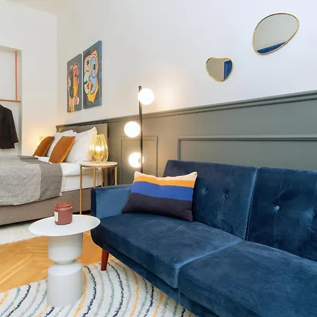 Stru House By Days - Luxurious Next To National Theatre Apartment