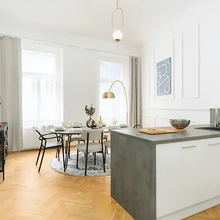 Stru House By Days - Luxurious Next To National Theatre Prague