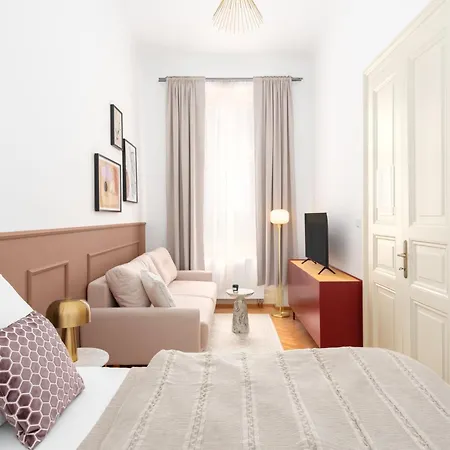 Stru House By Days - Luxurious Next To National Theatre Apartament