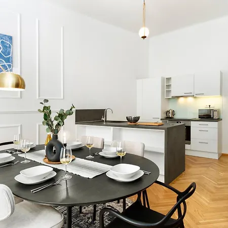 Stru House By Days - Luxurious Next To National Theatre Apartment