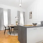 Stru House By Days - Luxurious Next To National Theatre Apartman