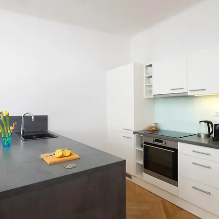 Apartamento Stru House By Days - Luxurious Next To National Theatre Praga