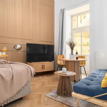 Stru House By Days - Luxurious Next To National Theatre *