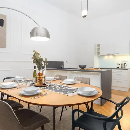 Stru House By Days - Luxurious Next To National Theatre Apartman *